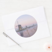 Sticker Rond Lumière du lever du soleil en hiver sur les moulin (Enveloppe)