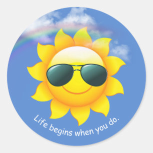 Sticker Rond Lunettes de soleil sur le soleil jaune dans le cie