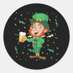 Sticker Rond Lutin buvant de la bière St. Patrick's Day