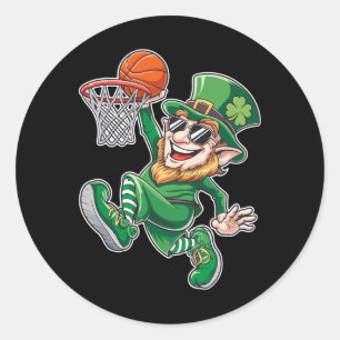 Sticker Rond Lutin de basket-ball Saint-Patrick drôle de jeu