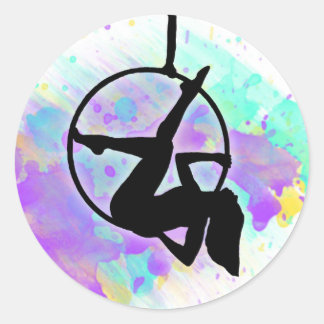 Sticker Rond Lyra Hoop Aerialist Dancer posant sur l'aquarelle