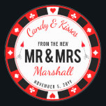 Sticker Rond M. et Mme Las Vegas Poker Chip Wedding Favor<br><div class="desc">Quelque chose de sucré pour vos invités avec un badge rond comme une puce de poker,  Las Vegas style marque. Aussi disponible imprimé sur un sac de faveur.</div>