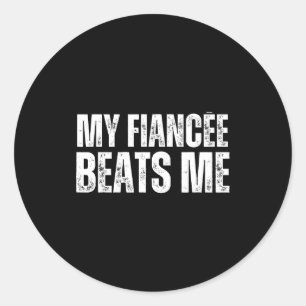 Sticker Rond Ma fiancée me bat drôle de fête de fiançailles nou