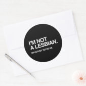 STICKER ROND MA MÈRE M'A TESTÉ LESBIENNE (Enveloppe)