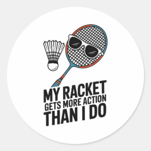 Sticker Rond Ma raquette a plus d'action que moi Funny Badmint