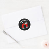 Sticker Rond Mag-nut Funny Magnet Pun Dark BG (Enveloppe)
