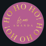 Sticker Rond Magenta Gold Christmas Ho Ho Ho ID1009<br><div class="desc">Si vous vous demandez quelles combinaisons de couleurs choisir pour votre décoration de Noël et vos fournitures d'enveloppement cadeau cette année, j'ai créé des collections de motifs de coordination pour rendre la vie un peu plus facile. Cet élégant design typographique de Noël présente "Ho Ho Ho" dans un motif circulaire...</div>