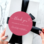 Sticker Rond Magenta merci mariage de coeur<br><div class="desc">Un arrière - plan à la mode couleur magenta. Avec le texte : Merci de partager notre journée spéciale,  avec un petit coeur. Personnalisez et ajoutez vos noms.</div>