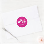 Sticker Rond Magenta rose élégant mariage monogramme<br><div class="desc">Magenta rose simple et élégant autocollant mariage monogramme. Il affiche votre initiale et la date de votre mariage en blanc sur arrière - plan rose chaud.</div>