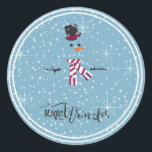 Sticker Rond Magic and Wonder Christmas Snowman Blue ID440<br><div class="desc">Beau autocollant rond design de Noël avec un bonhomme de neige stylisé encadré en blanc sur un arrière - plan bleu cadet parsemé de flocons de neige et d'étoiles. La typographie branchée de 'Magic and Wonder' complète le design. Ajoutez votre nom pour personnaliser si vous préférez. Recherchez ID440 pour voir...</div>