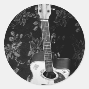 Sticker Rond Magnifique Belle Guitare Africaine en Niveaux de g