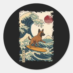 Sticker Rond Malinois belge surfant sur la vague japonaise de K