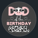 Sticker Rond Maman de l'anniversaire fille ferme vache<br><div class="desc">Papa of The Birthday Girl Farm Cow Daddy Papa 1st Funny Gift Classic Round Sticker Classic Collection.</div>