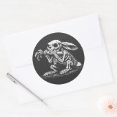 Sticker Rond Manger des légumes – Lapin mort par BurnsInHell (Enveloppe)