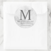 Sticker Rond Marbre blanc Élégant Monogramme Business Classic R (Sac)