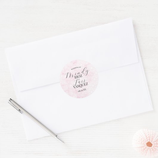 Sticker Rond Mariage Abstrait Rose Script Noir (Enveloppe)