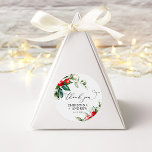 Sticker Rond Mariage Christmas Greenery & Red Berries<br><div class="desc">Complétez votre décor mariage festif avec ces Stickers Classic Round Greenery & Red Berries. Parfaits pour sceller les invitations, les sacs de faveur, ou ajouter une touche personnelle à votre papeterie d'événement, ces autocollants présentent des feuilles verts luxuriants et des baies rouges vibrantes, qui encapsulent la chaleur de la saison...</div>