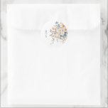 Sticker Rond Mariage d'aquarelle florale moelleuse<br><div class="desc">Élevez votre journée spéciale avec cet élégant autocollant d'enveloppe mariage d'aquarelle, avec un mélange harmonieux de pastels muets tels que pêche, beige, bleu poussiéreux et vert doux. Le design floral délicat crée une esthétique naturelle et sereine, parfaite pour les couples à la recherche d'un look romantique et intemporel avec une...</div>