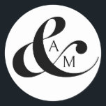 Sticker Rond Mariage de l'unité de script monogramme<br><div class="desc">Insufflez votre fête avec un charme personnalisé grâce à nos autocollants de mariage sur mesure, conçus pour incarner la grâce et le raffinement. Chaque autocollant présente votre monogramme dans une police de caractères serif distinguée, évoquant l'élégance intemporelle et la force durable de votre union. Une esperluette flottante en écriture classique...</div>