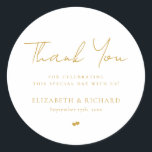 Sticker Rond Mariage de Merci Whimsical Gold White<br><div class="desc">Design moderne et élégant imprimé Whimsical Gold White Calligraphy Script Merci Classic Round Sticker Mariage qui peut être customisé avec votre texte. Cliquez sur le bouton "Customiser" et utilisez notre outil de conception pour modifier ce modèle. Découvrez le magasin Graphic Art Design pour d'autres produits qui correspondent à ce design...</div>