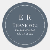 Sticker Rond Mariage de Monogramme bleu ardoise moderne Merci (Devant)