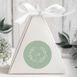 Sticker Rond Mariage de monogramme vert Sage<br><div class="desc">Scellez vos invitations et la gratitude de l'express avec nos Stickers de Mariage Monogramme Sage Green. Parfaits pour les scellés d'enveloppe ou pour favoriser les étiquettes,  ces autocollants sont dotés du monogramme et de l'élégance classique,  ajoutant une touche de sophistication à votre papeterie mariage.</div>