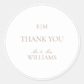 Sticker Rond Mariage de script de Merci rose monogramme élégant (Devant)