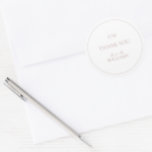 Sticker Rond Mariage de script de Merci rose monogramme élégant<br><div class="desc">Express votre gratitude dans le style avec notre Sticker Classic Mariage Monogram Elegant Pink Merci Script. Ce sticker joliment conçu présente votre monogramme dans une police élégante, accentuée par une palette rose douce qui rayonne de chaleur et de sophistication. Les mots "Merci" sont délicatement placés sous le monogramme, offrant un...</div>