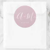 Sticker Rond Mariage de script Monogramme rose pâle minimal (Sac)
