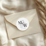 Sticker Rond Mariage de typographie de luxe Monogramme<br><div class="desc">Notre collection "Luxurious Typography" présente de beaux scripts de calligraphie personnalisés avec de larges tourbillons en faux papier de différentes couleurs, ainsi qu'une bordure double feuille correspondante. Tout votre script pour la personnalisation est dans une police serif élégante. Vous pouvez choisir de mélanger et d'assortir les couleurs de faux feuillets...</div>
