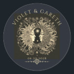 Sticker Rond Mariage des étoiles de la lune de soleil céleste<br><div class="desc">Ces autocollants ou étiquettes de mariage célestes sont l'illustration frappante d'un Soleil et d'une Lune sereins,  mais puissants,  dont les visages sont entrelacés en harmonie. Le design est orné de complexes,  fleurit à la fois dans l'imagerie et la typographie. Un style éthérée pour l'événement.</div>