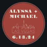 Sticker Rond Mariage du casino de Las Vegas Skyline<br><div class="desc">Un autocollant rond amusant et moderne Las Vegas Skyline Casino pour votre événement à Las Vegas! Cet autocollant rond personnalisé est doté d'ivoire crème Las Vegas skyline et de police entièrement personnalisable et texte sur arrière - plan rouge casino. Parfait pour un événement moderne ou classique branché - cet élégant...</div>