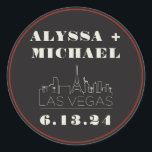 Sticker Rond Mariage du casino de Las Vegas Skyline<br><div class="desc">Un autocollant rond amusant et moderne Las Vegas Skyline Casino pour votre événement à Las Vegas! Cet autocollant rond personnalisé est doté d'une ligne d'horizon en ivoire Las Vegas et d'une police et d'un texte entièrement personnalisables sur arrière - plan noir graphite. Parfait pour un événement moderne ou classique branché...</div>