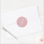 Sticker Rond Mariage Élégant Monogramme Script Rose<br><div class="desc">Autocollants de mariage élégants avec un design classique comportant votre monogramme dans une police script.</div>