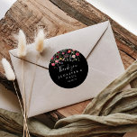 Sticker Rond Mariage Fleur sauvage multicolore Faveur de mariag<br><div class="desc">Ce fleur sauvage multicolore merci mariage faveur classique collant rond est parfait pour un mariage rustique. Le design présente un assortiment multicolore de fleurs sauvages roses, rousses, violettes, jaunes, blanches, violettes, rouges, bordeaux dans un arrière - plan noir. Faites de l'autocollant votre propre étiquette en incluant vos noms, l'événement (s'il...</div>
