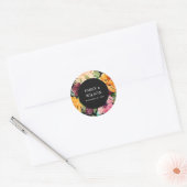 STICKER ROND MARIAGE FLORAL BLANC NOIR JAUNE ORANGE (Enveloppe)