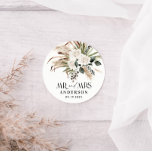 Sticker Rond Mariage M. Mme Pampas herbe, eucalyptus botanique<br><div class="desc">Mariage M. et Mme pampas herbe,  eucalyptus botanique moderne noir et blanc boho party faveur décoration autocollant cadeau.</div>