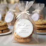 Sticker Rond Mariage Merci de ligne de texte Champagne Gold<br><div class="desc">Champagne Gold Ligne Texte Mariage Merci. Un design typographique moderne pour vos faveurs de mariage,  avec une typographie stylisée pour le Merci. Personnalisez facilement le reste du texte.</div>