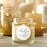 Sticker Rond Mariage minimaliste de calligraphie d'élégance<br><div class="desc">Élégant moderne Belle mais simple minimaliste calligraphie Mariage Sticker rond - Noir & Blanc ou Choisir Couleur Arrière - plan</div>