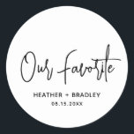 Sticker Rond Mariage moderne minimaliste noir et blanc<br><div class="desc">Des autocollants de faveur de mariage modernes avec un design simple avec "Our Favorite" dans une élégante typographie de script avec vos noms et date mariage dans une police sans serif minimaliste. Tous les éléments de conception sont en noir et blanc. Un design chic pour n'importe quel style de mariage....</div>