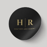 Sticker Rond Mariage Monogramme Simple Classique Chic Black Gol<br><div class="desc">Améliorez la sophistication de vos détails mariages grâce à nos Stickers ronds Monogram Simple Classic minimal Black and Gold Classic Mariage. Dotés d'un jeu de couleurs noir et or intemporel, ces autocollants ajoutent une touche d'opulence à votre papeterie mariage. Le design minimaliste, avec les initiales de la mariée et du...</div>