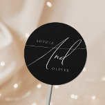 Sticker Rond Mariage noir et blanc simple et élégant<br><div class="desc">Sticker rond classique Mariage noir et blanc simple</div>