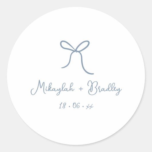 Sticker Rond Mariage personnalisé Dusty Blue Whimsical Bow (Devant)