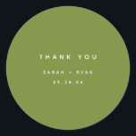 Sticker Rond Mariage personnalisé vert olive minimal "Merci"<br><div class="desc">Autocollant rond classique de mariage personnalisé vert olive minimal "Merci". Personnalisez cet autocollant de mariage minimaliste et moderne,  vert olive et blanc avec les noms des mariés et la date de votre mariage.</div>