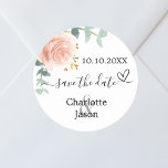 Sticker Rond mariage rose or rose floral boho rose enregistrer<br><div class="desc">Un autocollant Enregistrer la date pour votre mariage. Une arrière - plan blanche design. Décoré d'or rose vert couleur eau et de fleurs roses rousses,  rose,  feuilles eucalyptus,  verdure,  feuilles faux or et un petit coeur. Personnalisez et ajoutez la date du mariage et vos noms.</div>
