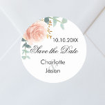 Sticker Rond mariage rose or rose floral enregistrer la date<br><div class="desc">Un autocollant Enregistrer la date pour votre mariage. Une arrière - plan blanche design. Décoré d'or rose vert couleur eau et de fleurs roses rousses,  rose,  eucalyptus feuille,  sprigs,  verdure,  feuilles faux or. Personnalisez et ajoutez la date du mariage et vos noms.</div>