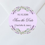 Sticker Rond Mariage violet de lavande Enregistrer la date<br><div class="desc">Arrière - plan violet décoré de fleurs de lavande et de verdure d'eucalyptus. Personnalisez et ajoutez vos noms et votre date de mariage.</div>