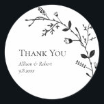 Sticker Rond Meandering Vine Wedding Favoriser Noir et Blanc<br><div class="desc">Cette vigne méandre fait une déclaration élégante pour vos étiquettes de faveur de mariage. Vous pouvez personnaliser avec vos informations et modifier le libellé pour convenir à votre événement.</div>
