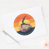 Sticker Rond Méditation de l'instructeur de yoga Pose Sun Flyin (Enveloppe)