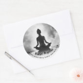 Sticker Rond Méditation Yoga Instructeur Lotus Pose Peinture à (Enveloppe)